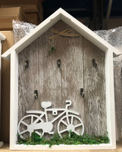 Učitajte sliku u preglednik galerije, DRVENI ORMARIĆ ZA KLJUČEVE