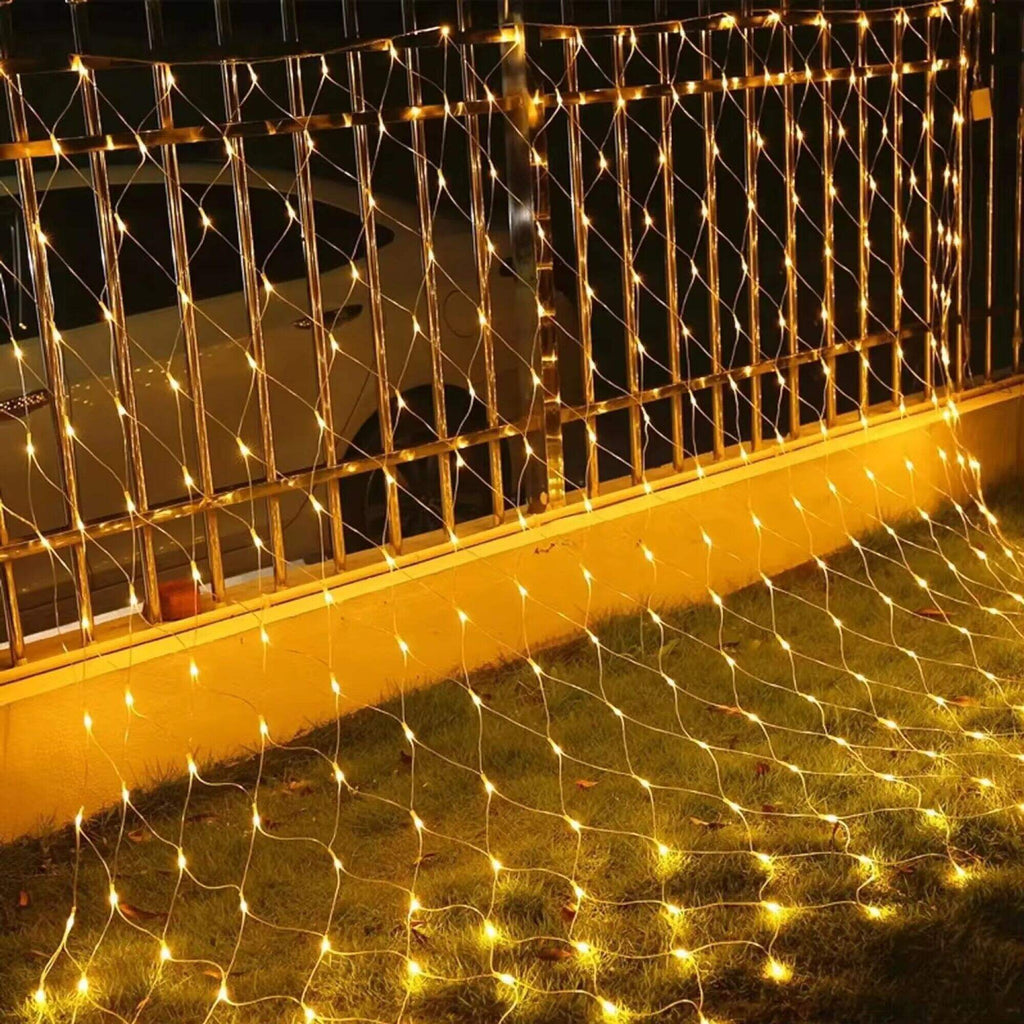 LED mreža lampica na ogradi